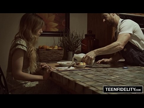 TEENFIDELITY Ivy Wolfe เย็ดฉลองวันเกิดเธอซะหน่อย xxx มาก